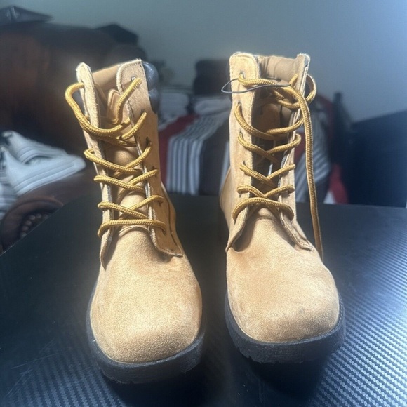 Size 6 - Women's Boots Tie Ankle High Rue21 NWT Faux Suede - Picture 5 of 6